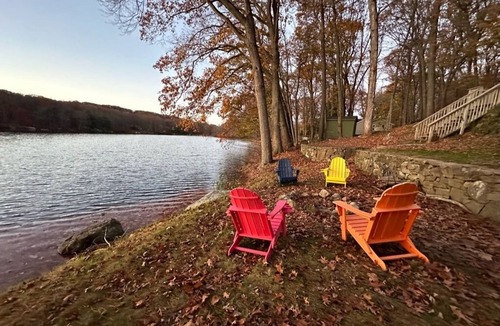 Oxford House | Lakefront Connecticut Oasis - Updates throughout