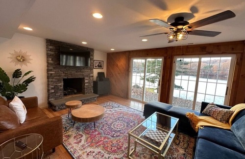 Oxford House | Lakefront Connecticut Oasis - Updates throughout