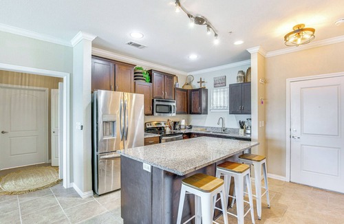 Eureka Apartment | Lakefront Corsicana Condo w/Pool Access!