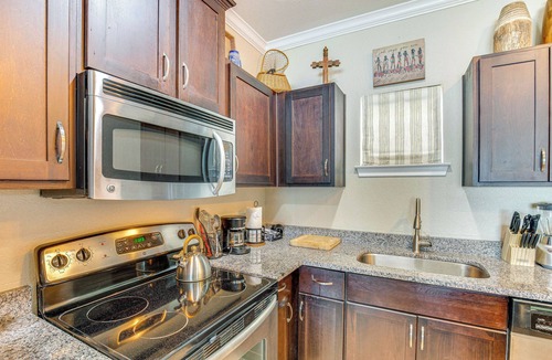 Eureka Apartment | Lakefront Corsicana Condo w/Pool Access!