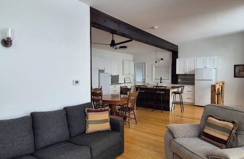 Lindsay Cottage | Lakefront Cottage on Private Road