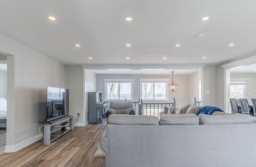 Peterborough Cottage | Lakefront Cottage with Hot Tub and Pool Table