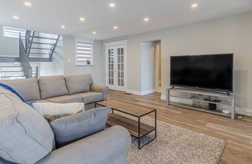 Peterborough Cottage | Lakefront Cottage with Hot Tub and Pool Table