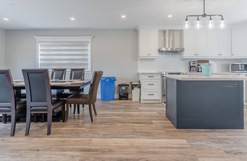 Peterborough Cottage | Lakefront Cottage with Hot Tub and Pool Table