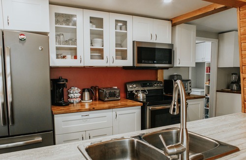 Winnipeg Beach Cabin | Lakefront cottage with 2 decks, firepit capturing amazing sunrises.