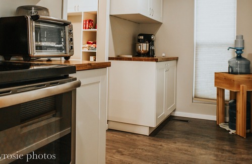Winnipeg Beach Cabin | Lakefront cottage with 2 decks, firepit capturing amazing sunrises.