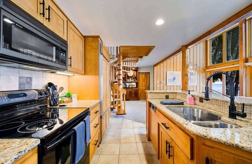 Baileys Harbor House | Lakefront cottage w/sand beach & waterfront deck