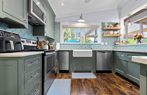 Enchanted Oaks House | Lakefront Cottage w/Dock, Game Room & Kayaks—1 Hr from DFW