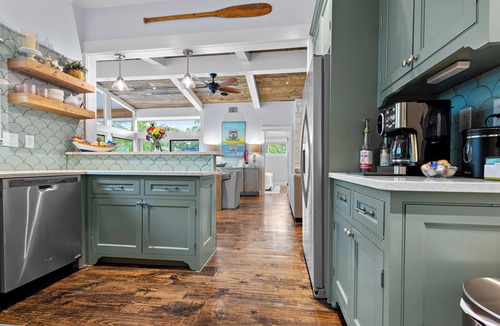 Enchanted Oaks House | Lakefront Cottage w/Dock, Game Room & Kayaks—1 Hr from DFW