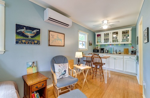 Beaver Cottage | Lakefront Cottage by Little Golden Gate Bridge