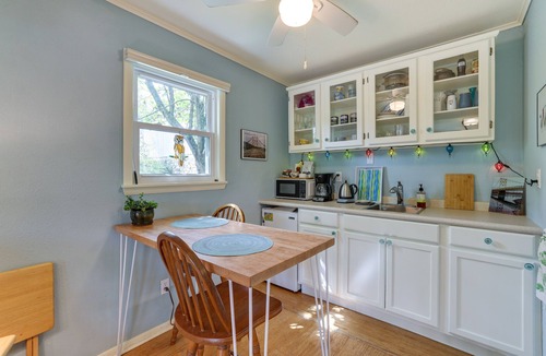Beaver Cottage | Lakefront Cottage by Little Golden Gate Bridge
