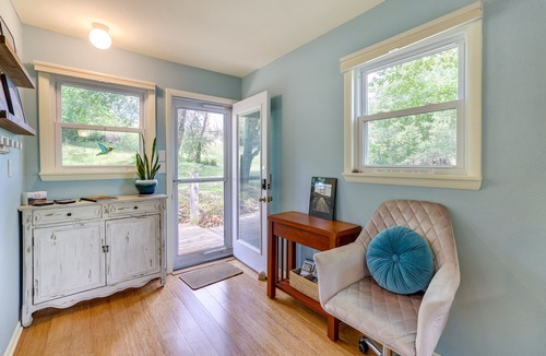 Beaver Cottage | Lakefront Cottage by Little Golden Gate Bridge
