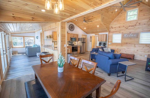 Hamilton House | Lakefront Cottage · 5 min to Colgate, Lake Moraine Home #1 Near Colgate University