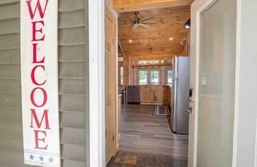 Hamilton House | Lakefront Cottage · 5 min to Colgate, Lake Moraine Home #1 Near Colgate University
