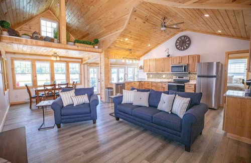 Hamilton House | Lakefront Cottage · 5 min to Colgate, Lake Moraine Home #1 Near Colgate University