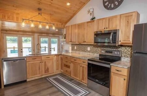 Hamilton House | Lakefront Cottage · 5 min to Colgate, Lake Moraine Home #1 Near Colgate University