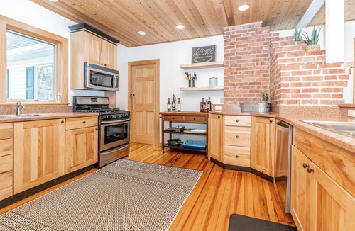 Sodus Point House | Lakefront Cottage - Best of Both