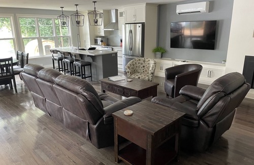 Front of Yonge Ski Chalet | Lakefront cottage