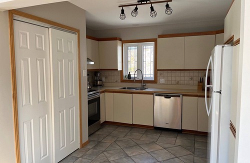 Mont-Laurier Cottage | Lakefront cottage located on a wooded and peaceful lot