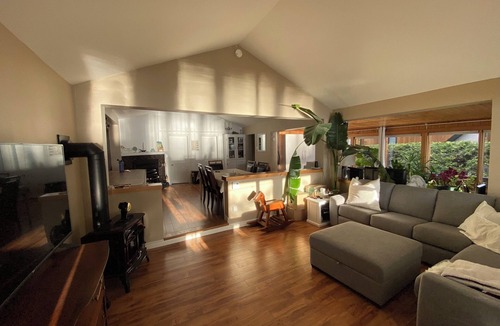 Dunham Ski Chalet | Lakefront Cottage close to ski slopes in the Eastern Townships