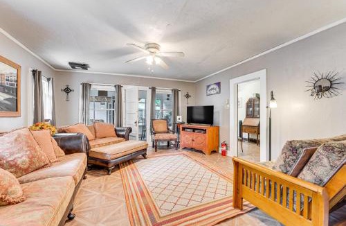 New Braunfels House | Lakefront Cottage in Clear Springs w/Deck & Patio