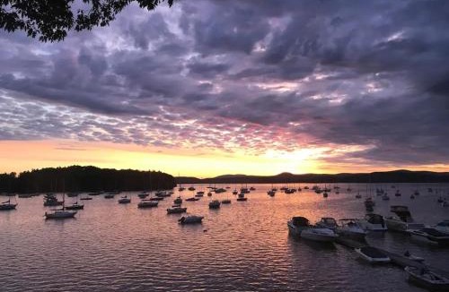 Malletts Bay House | Lakefront Cottage in Colchester