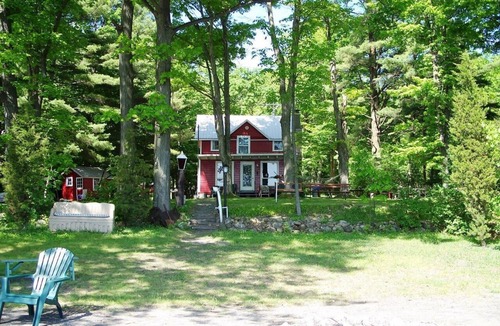 Auburn House | Lakefront Cottage in Private Setting!