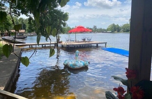 Hillister Apartment | Lakefront cottage located in forested East Texas