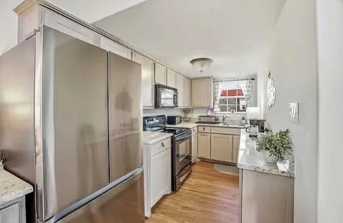 Dennis Cottage | Lakefront Cottage Oasis