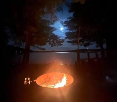 Holden House | Lakefront Cottage on Brewer Lake
