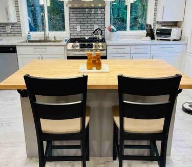 Holden House | Lakefront Cottage on Brewer Lake