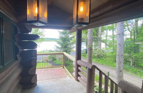 Arcade Cabin | Lakefront Cottage on Java Lake