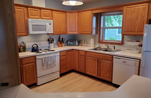 Geneva House | Lakefront Cottage on Seneca Lake in Geneva, New York - Finger Lakes