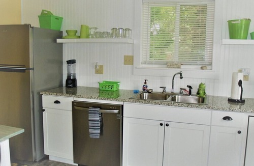 Ludington House | Lakefront cottage on Hamlin Lake!
