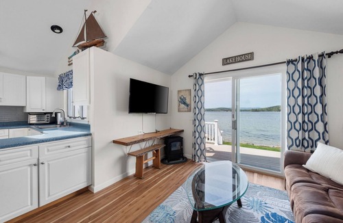 Laconia Cottage | Lakefront Cottage on Winnipesaukee!