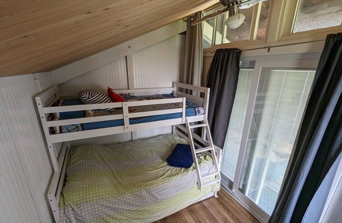 Dunnville Cottage | Lakefront Cottage/ Private Beach