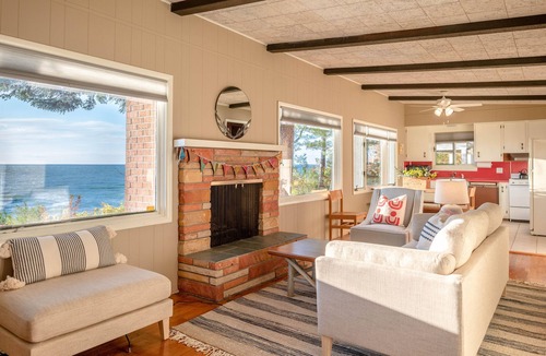 Macatawa Cottage | Lakefront Cottage | Private Beach + Sunset Views