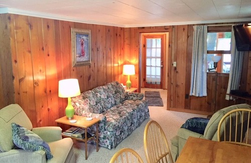 Bradley Cottage | Lakefront Cottage sleeps 6