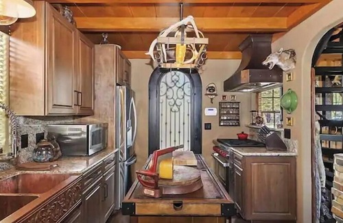 Boulder Bay House | Lakefront Cottage w/Hot Tub | Iconic Boulder Bay Retreat