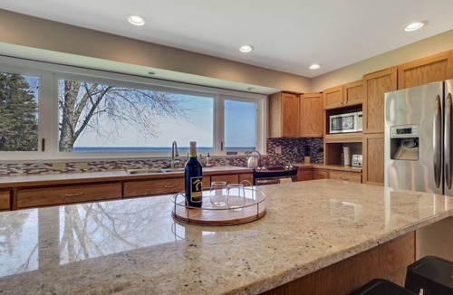Houghton Lake Cottage | Lakefront Cottage with dock