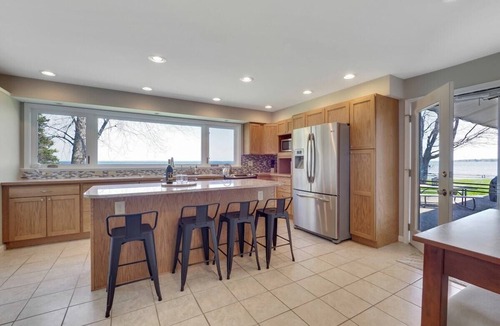 Houghton Lake Cottage | Lakefront Cottage with dock