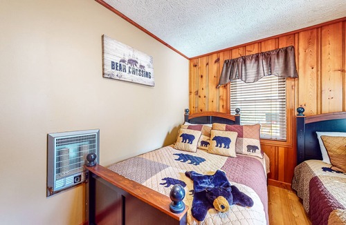 New Tazewell Cottage | Lakefront cottage with water views, private dock, full kitchen, deck, W/D & AC