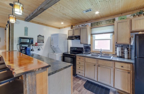Monticello Cottage | Lakefront Cottage w/Deck Near Indiana Beach!