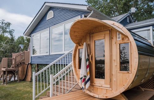 Head Lake Cottage | 🌊Lakefront Cottage w/Hot Tub & Sauna 🔥| Epic Dock | Party Raft | Sled Trails
