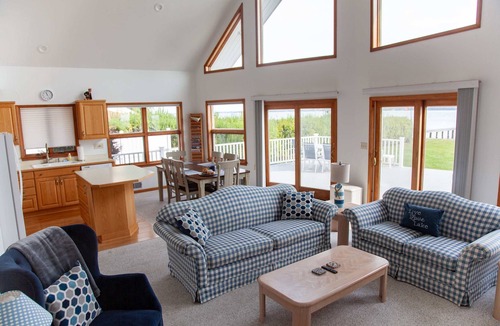 Geneva House | Lakefront Cottage w/Hot Tub & Kayaks Access