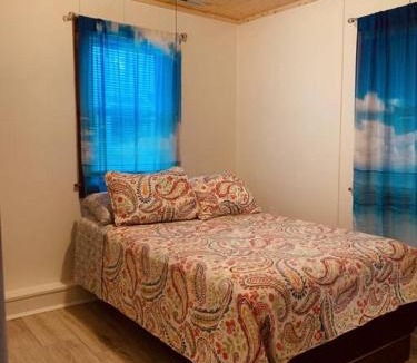 Youngstown House | Lakefront Cottage w/Private Beach- Niagara