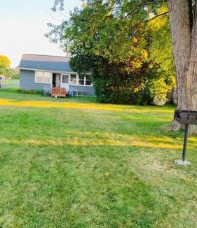 Youngstown House | Lakefront Cottage w/Private Beach- Niagara