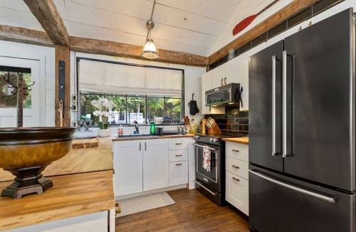 Erinsville Cottage | Lakefront cottage with Fireplace Sauna Mini forest