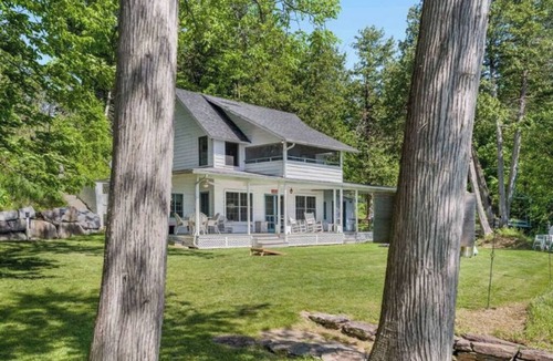 South Hero House | Lakefront cottage with sunset views in South Hero, VT