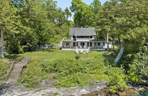 South Hero House | Lakefront cottage with sunset views in South Hero, VT